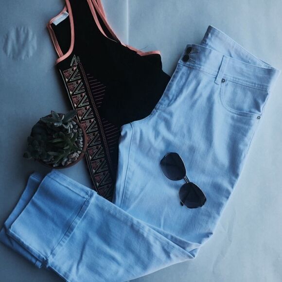 KUT from the Kloth Cameron Straight Leg White Jean - Picture 1 of 8